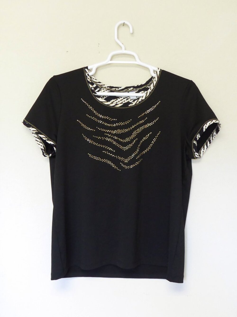 Zenergy by Chico's black abstract copper rhinestone pattern top size 3 / XL